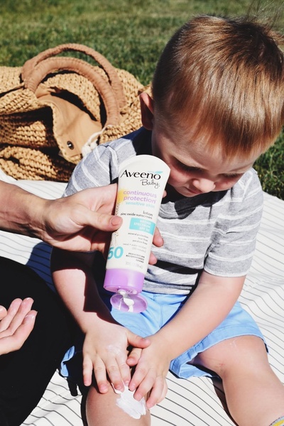 baby sunscreen, mineral sunscreen, zinc oxide lotion, baby skincare, sun protection lotion, product demo, lifestyle, calm, warm, neutral, blue