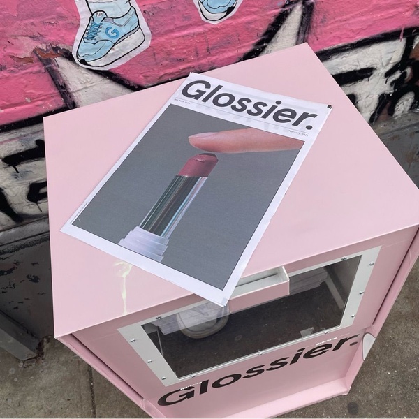 lipstick, lip color, lip makeup, lip balm, tinted lip balm, lip product, brand awareness, product launch, outdoor, editorial, playful, bold, pink, neutral