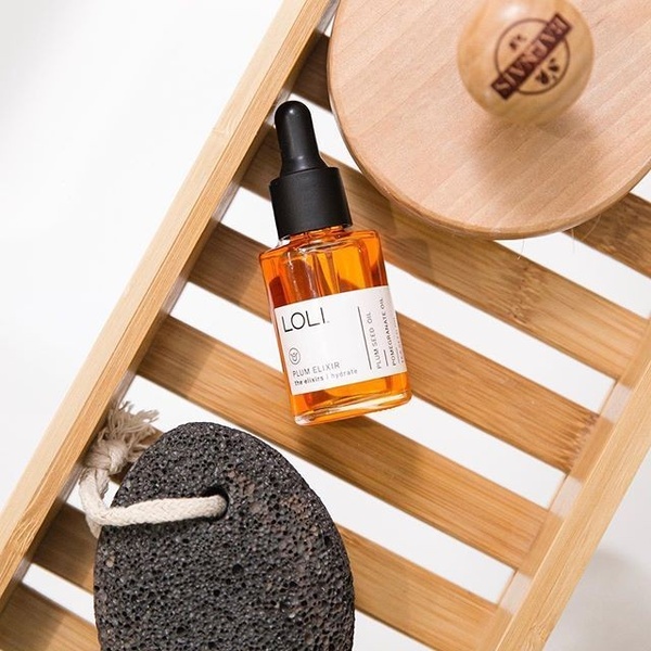 face oil, facial oil, serum, skin oil, skincare, product demo, flat lay, minimalist, calm, fresh, neutral, orange