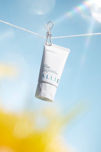 sunscreen, spf lotion, uv protection, face sunscreen, sunblock, brand awareness, minimalist, fresh, calm, blue, neutral
