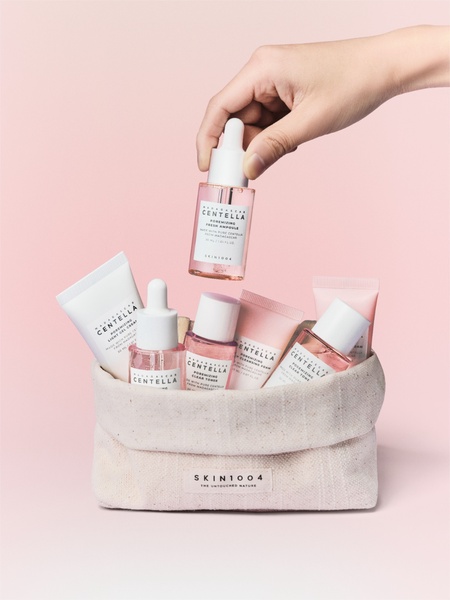 skincare products, face serum, skincare kit, facial toner, cleansing foam, moisturizing cream, bestseller push, minimalist, lifestyle, calm, fresh, pink, neutral