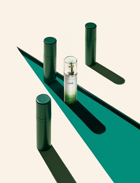 face serum, facial treatment, skin serum, anti aging serum, skincare product, brand awareness, minimalist, editorial, calm, luxurious, green, neutral
