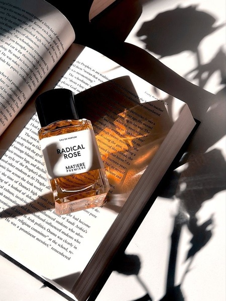 perfume, eau de parfum, fragrance, scent, cologne, brand awareness, minimalist, lifestyle, calm, luxurious, neutral, brown