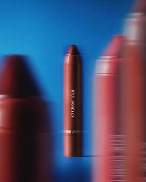 lip crayon, lipstick, lip makeup, makeup stick, lip color, brand awareness, minimalist, bold, luxurious, blue, brown