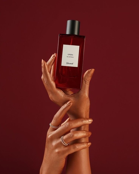 perfume, eau de parfum, fragrance, scent, cologne, brand awareness, editorial, minimalist, luxurious, calm, red, brown