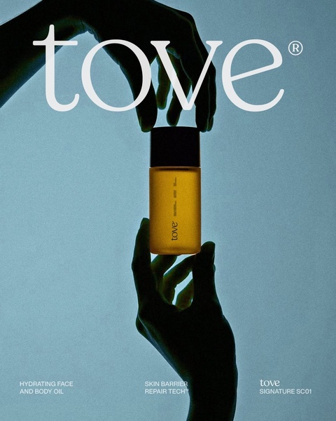 face oil, body oil, skincare oil, hydrating body oil, hydrating face oil, brand awareness, editorial, calm, luxurious, blue, neutral