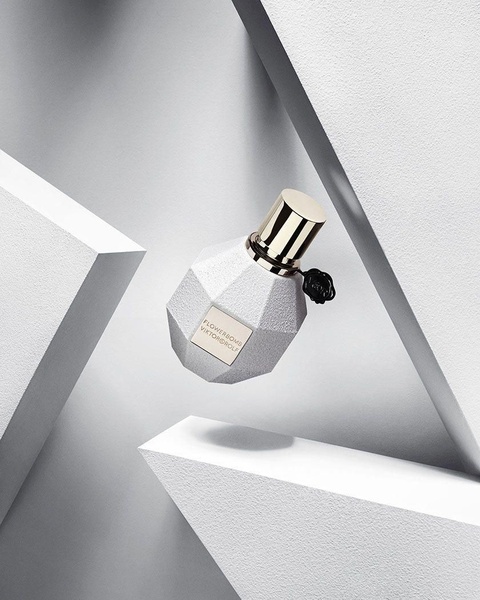 perfume bottle, fragrance bottle, women's perfume, eau de parfum, scent bottle, bestseller push, minimalist, editorial, luxurious, calm, neutral