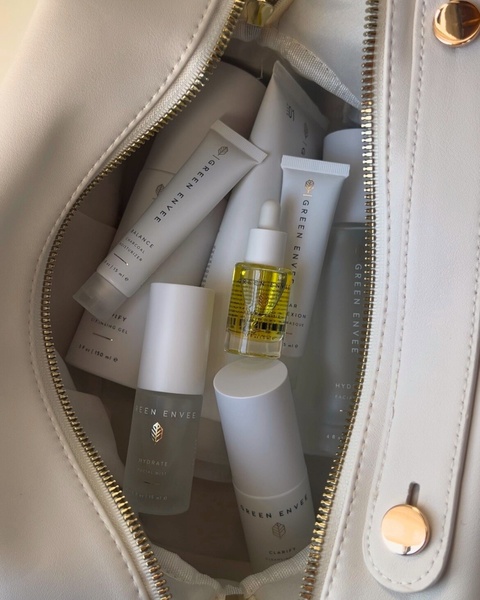 skincare set, face cream, facial oil, skincare products, beauty kit, bestseller push, lifestyle, calm, fresh, neutral