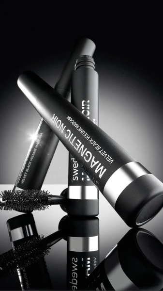 mascara, volumizing mascara, black mascara, eye makeup, makeup, bestseller push, minimalist, editorial, luxurious, bold, black, neutral