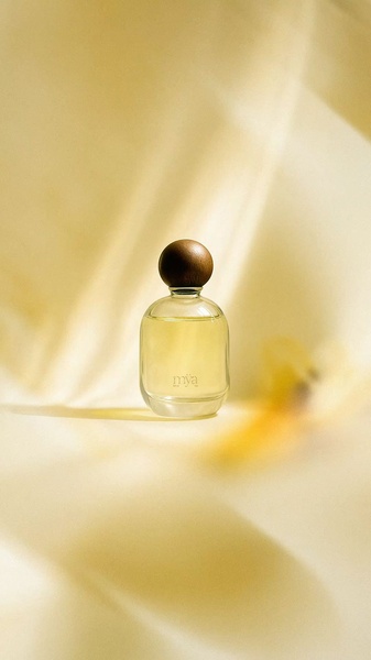perfume, fragrance, scent, eau de parfum, cologne, brand awareness, minimalist, calm, luxurious, yellow, neutral