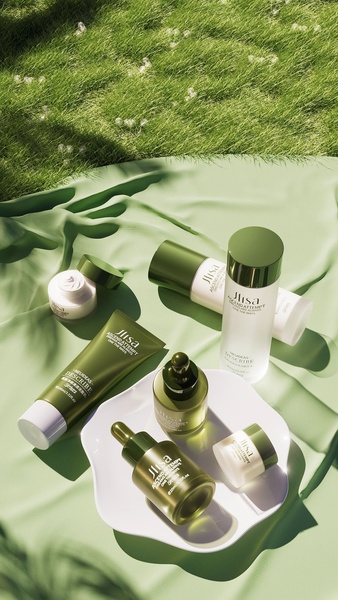 skincare set, facial cream, face serum, skincare products, facial toner, new arrival, lifestyle, minimalist, fresh, calm, green, neutral