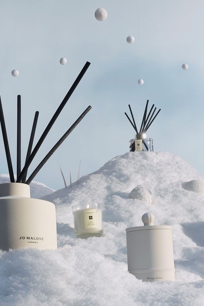 scented candle, reed diffuser, home fragrance, luxury candle, aroma diffuser, gift guide, minimalist, editorial, calm, luxurious, neutral, blue, christmas