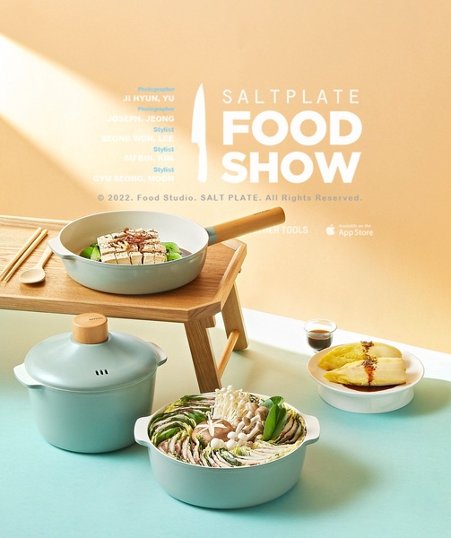 This creative showcases high-quality ceramic cookware sets in a clean, professional studio environment, emphasizing a minimalist aesthetic and premium quality.