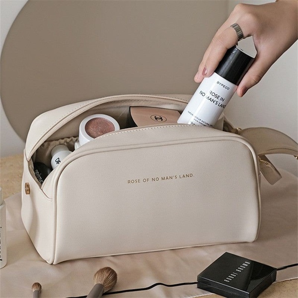 makeup bag, toiletry case, cosmetic pouch, makeup organizer, travel toiletry bag, new arrival, lifestyle, minimalist, calm, luxurious, neutral