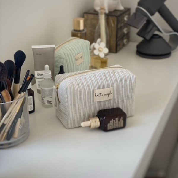 makeup bag, toiletry bag, cosmetic pouch, travel makeup case, storage pouch, new arrival, minimalist, lifestyle, calm, fresh, neutral
