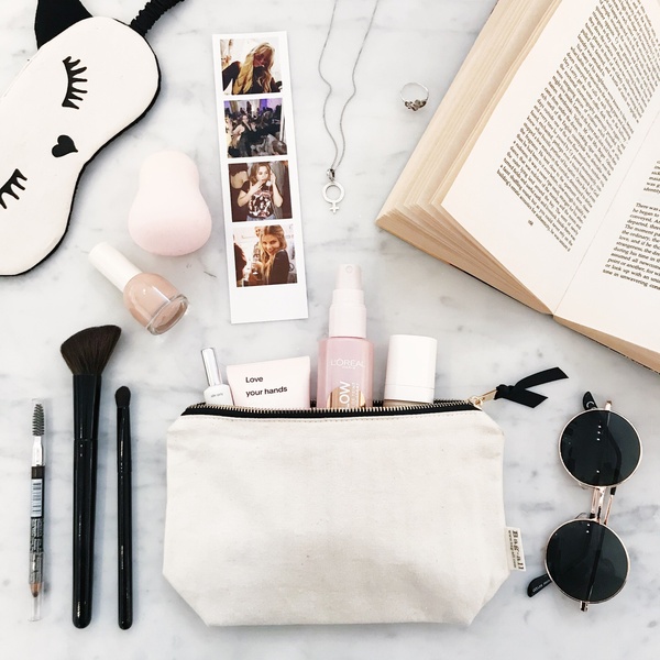 cosmetic bag, makeup pouch, toiletry bag, makeup bag, canvas pouch, bestseller push, flat lay, minimalist, calm, fresh, neutral, pink