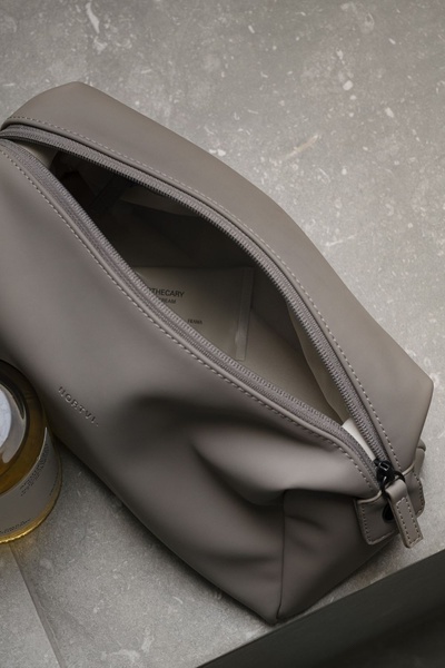 toiletry bag, cosmetic pouch, travel organizer, makeup bag, toiletry case, new arrival, minimalist, editorial, calm, luxurious, neutral