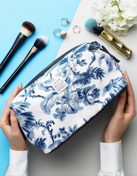 cosmetic bag, toiletry bag, makeup bag, travel makeup case, toiletry pouch, new arrival, flat lay, lifestyle, fresh, calm, blue, neutral