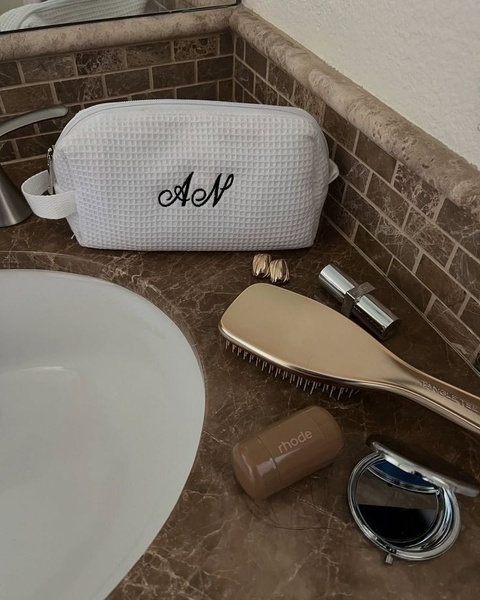 toiletry bag, cosmetic bag, makeup bag, travel pouch, wash bag, bestseller push, lifestyle, calm, luxurious, neutral, gold