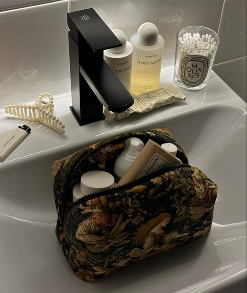 toiletry bag, makeup pouch, cosmetic bag, travel organizer, toiletry case, new arrival, lifestyle, calm, luxurious, neutral, black