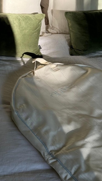 garment bag, clothing cover, travel bag, suit bag, hanging garment bag, new arrival, lifestyle, calm, luxurious, neutral, green