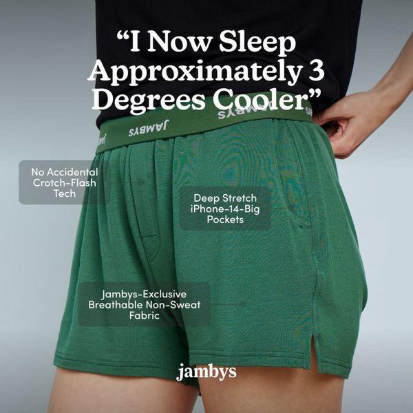 This static square creative uses a customer testimonial headline paired with clearly labeled product feature callouts to explain value.