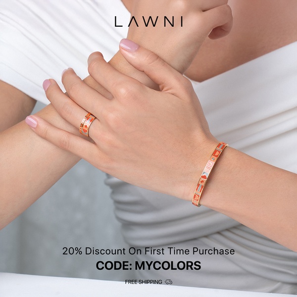 This ad features a high-resolution, close-up shot of a wrist wearing a matching patterned bracelet and ring set, emphasizing a discount code for new customers.