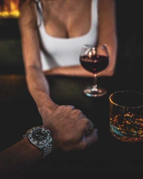 wrist watch, analog watch, mens watch, luxury watch, steel watch, brand awareness, lifestyle, editorial, luxurious, calm, neutral, brown