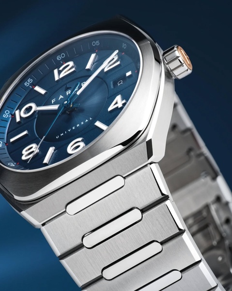 wrist watch, metal watch, stainless steel watch, analog watch, luxury watch, bestseller push, minimalist, editorial, luxurious, trustworthy, blue, neutral