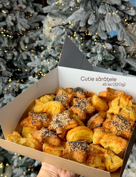 savory crackers, poppy seed snacks, savory pastries, party snacks, bakery box, new arrival, holiday sale, lifestyle, warm, fresh, neutral, brown, yellow, christmas