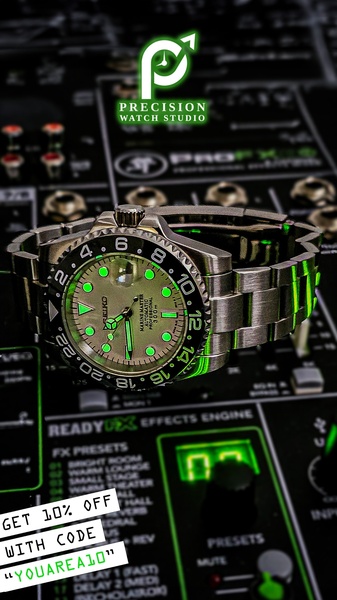 wristwatch, analog watch, dive watch, stainless steel watch, automatic watch, discount offer, lifestyle, bold, energetic, green, black, neutral