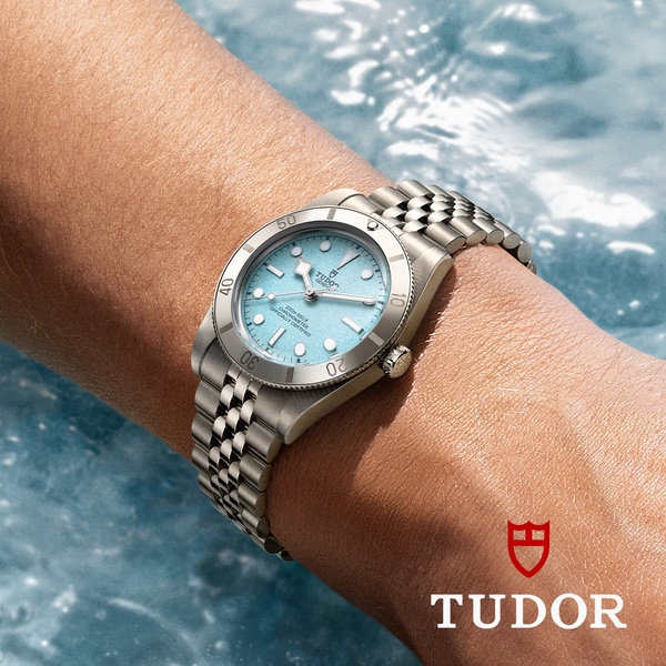 wrist watch, analog watch, dive watch, steel watch, luxury watch, timepiece, brand awareness, lifestyle, editorial, luxurious, calm, blue, neutral
