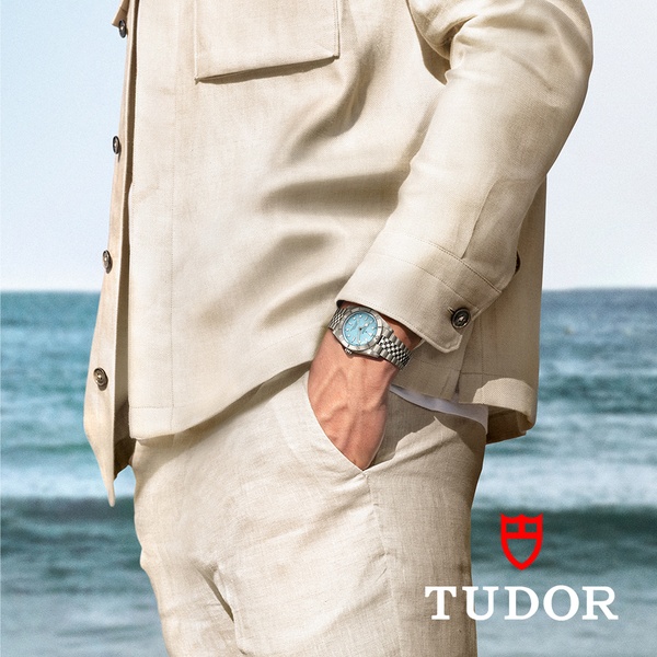 wrist watch, luxury watch, analog watch, steel watch, mens watch, brand awareness, lifestyle, editorial, luxurious, calm, neutral, blue