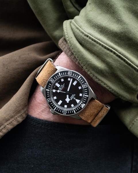 wristwatch, analog watch, mens watch, dive watch, leather strap watch, product demo, lifestyle, trustworthy, calm, brown, neutral, green
