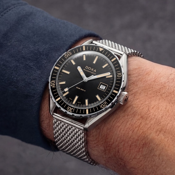 wrist watch, automatic watch, analog watch, stainless steel watch, dive watch, mens watch, product demo, lifestyle, trustworthy, luxurious, neutral, black
