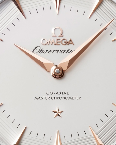 luxury watch, analog watch, mens watch, womens watch, dress watch, wrist watch, brand awareness, minimalist, editorial, luxurious, calm, neutral, gold