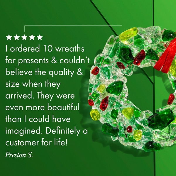 A high-performing testimonial ad featuring a vibrant glass wreath, using social proof to drive seasonal interest.