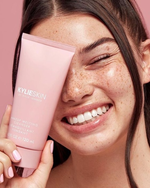 facial cleanser, face wash, makeup remover, skin cleanser, cleansing gel, face cleanser, brand awareness, product launch, lifestyle, editorial, playful, fresh, pink, neutral