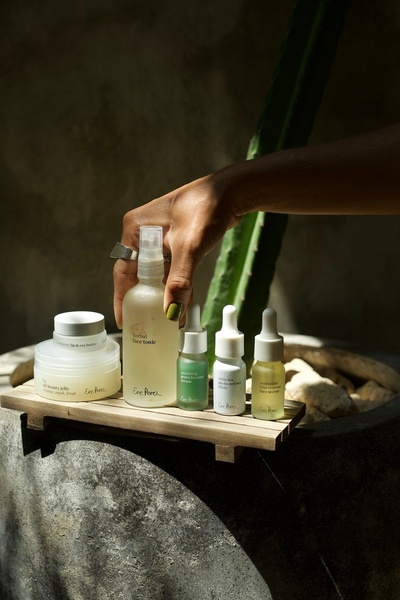 face serum, face tonic, eye butter, skincare products, face elixir, bestseller push, lifestyle, calm, luxurious, neutral, green