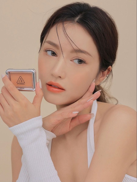 powder blush, face makeup, blush compact, cheek color, makeup palette, bestseller push, lifestyle, editorial, fresh, calm, neutral, pink