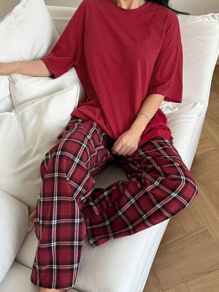 loungewear set, pajama pants, plaid pajama bottoms, cotton t-shirt, lounge pants, sleepwear set, new arrival, lifestyle, calm, warm, red, neutral