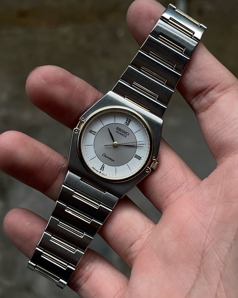 wrist watch, quartz watch, analog watch, metal watch, two tone watch, bestseller push, lifestyle, trustworthy, neutral