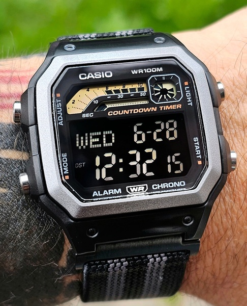 digital watch, wristwatch, sport watch, mens digital watch, casual wristwatch, product demo, lifestyle, trustworthy, black, neutral