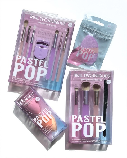 makeup brush set, makeup sponge, beauty tools, cosmetic brushes, makeup applicator, face brush kit, product launch, bundle offer, flat lay, minimalist, playful, fresh, pastel, purple, neutral