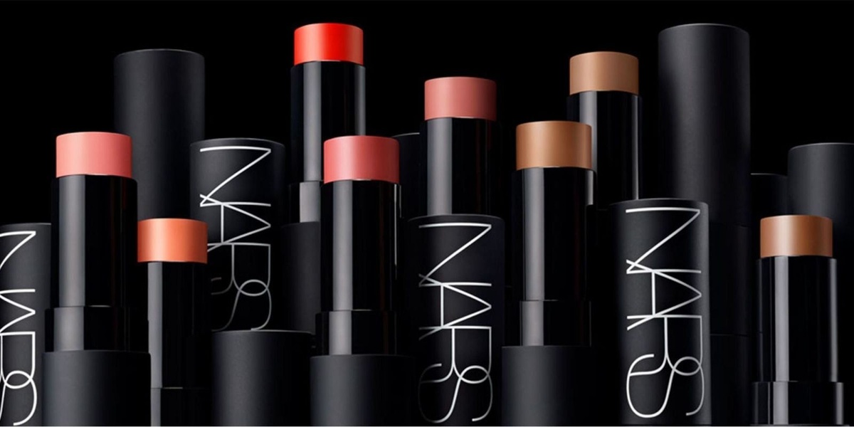 makeup stick, cream blush, highlight stick, contour stick, face makeup, cosmetic stick, bestseller push, brand awareness, minimalist, editorial, luxurious, bold, black, neutral