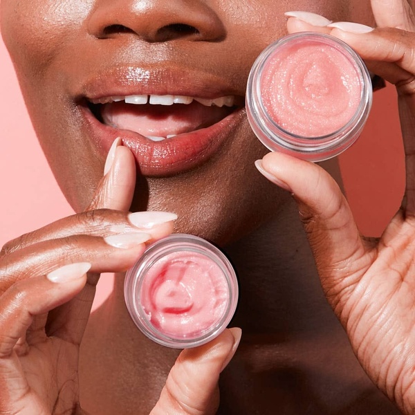 lip scrub, lip exfoliant, lip care, beauty product, skincare product, bestseller push, lifestyle, fresh, playful, pink