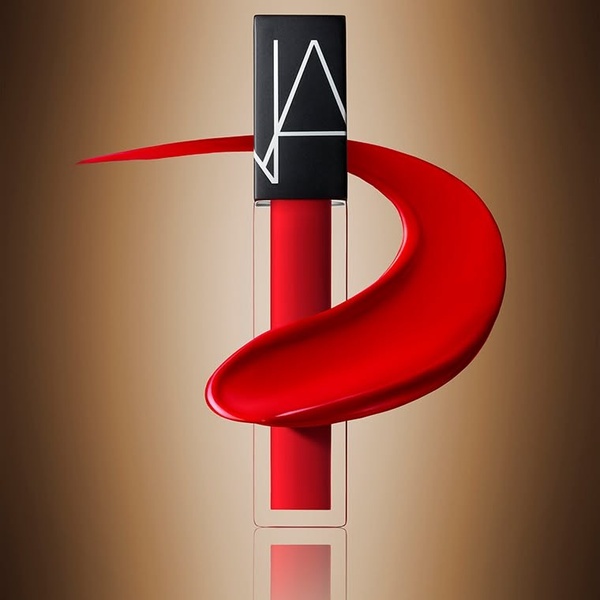 liquid lipstick, matte lipstick, lip gloss, red lipstick, cosmetic makeup, bestseller push, minimalist, editorial, luxurious, bold, red, brown