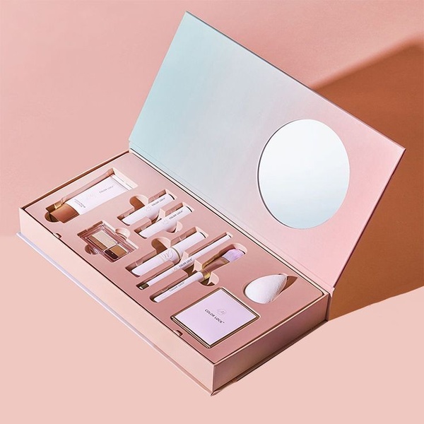 makeup kit, cosmetic set, beauty gift box, makeup palette, beauty products, gift guide, minimalist, calm, luxurious, pink, neutral