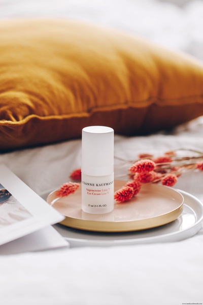 eye cream, anti aging cream, under eye treatment, face cream, skincare product, new arrival, lifestyle, minimalist, calm, luxurious, neutral, gold, brown