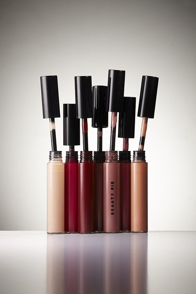 lip gloss, liquid lipstick, makeup set, cosmetics, lip color, bestseller push, minimalist, calm, luxurious, neutral, pink, black